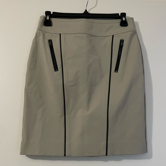 Ann Taylor Dresses & Skirts - Ann Taylor Petite Cream Pencil Skirt zipper design front size 2P